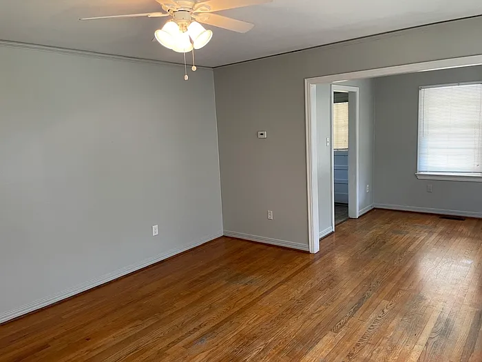 3 bed, 1.0 bath, 1094 sqft, $1,095 — Photo 2