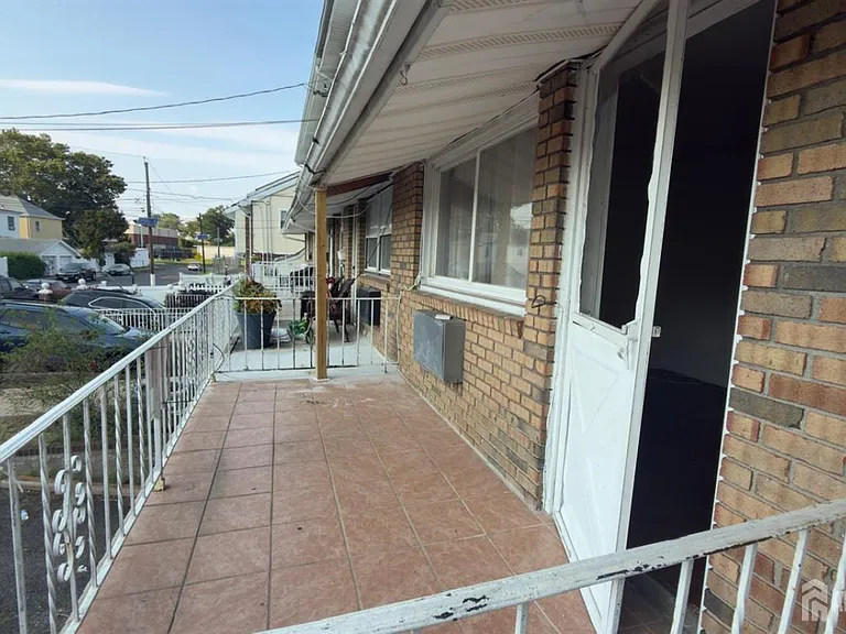 690 W Side Ave — Photo 3