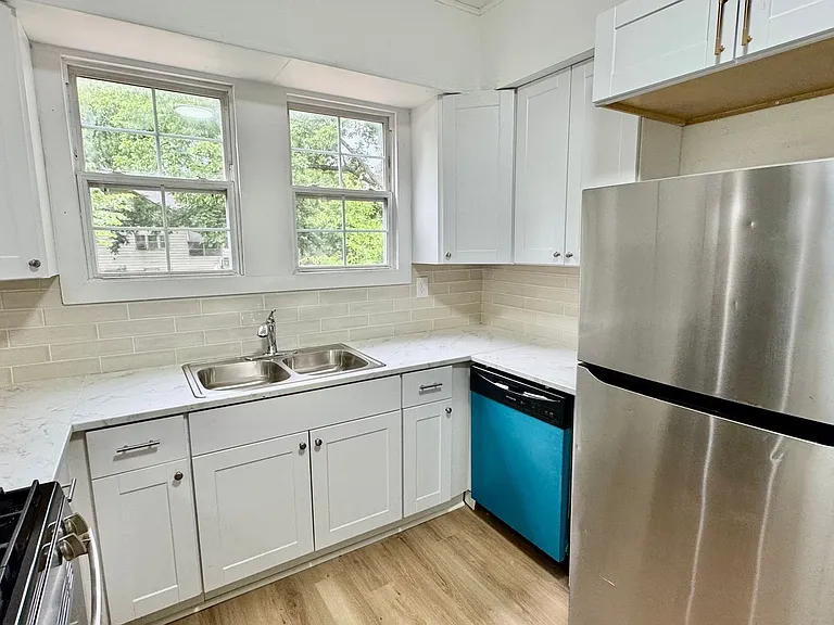 43 Townsend Ave — Photo 6