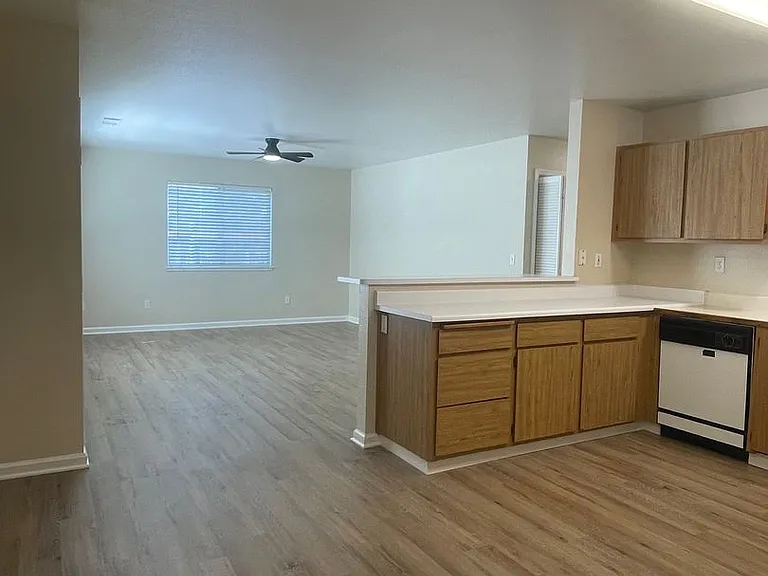 802 Cally Ct — Photo 9