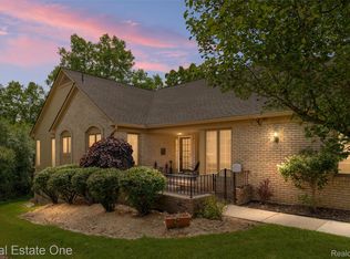 6273 Celeste Rd, West Bloomfield, MI 48322