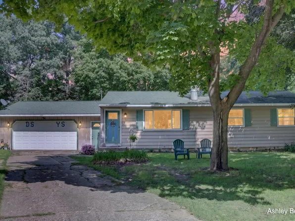 1448 Baywicke Dr SE, Lowell, MI 49331