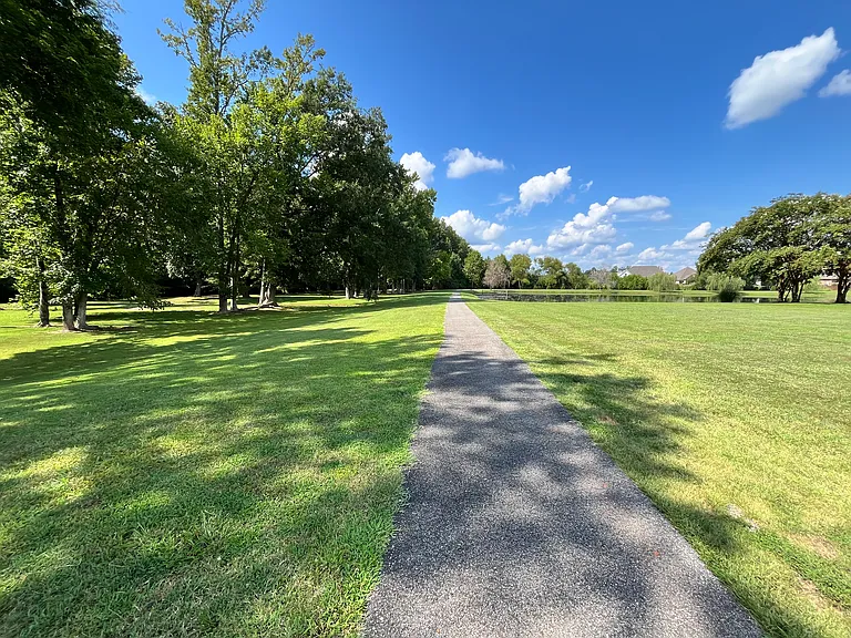 17916 Remington Dr — Photo 26