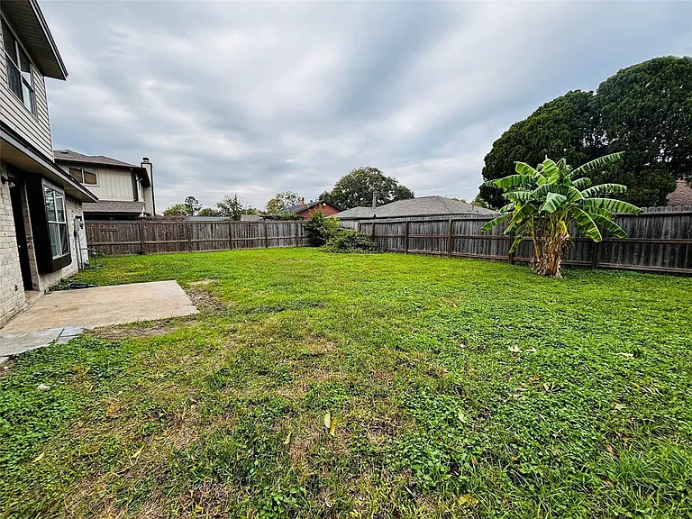 16246 Los Altos Dr — Photo 28