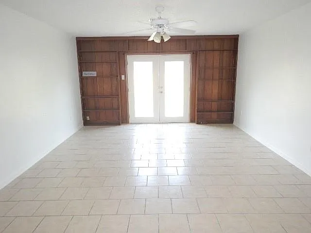 340 Woodmont St — Photo 2