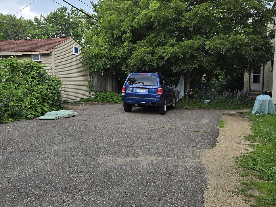Unassigned off street parking