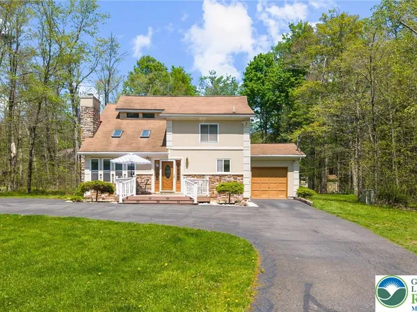 111 Sir Lyonnesse Ct, Pocono Lake, PA 18347