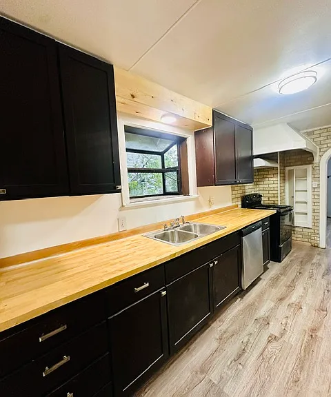 2322 S J St — Photo 15