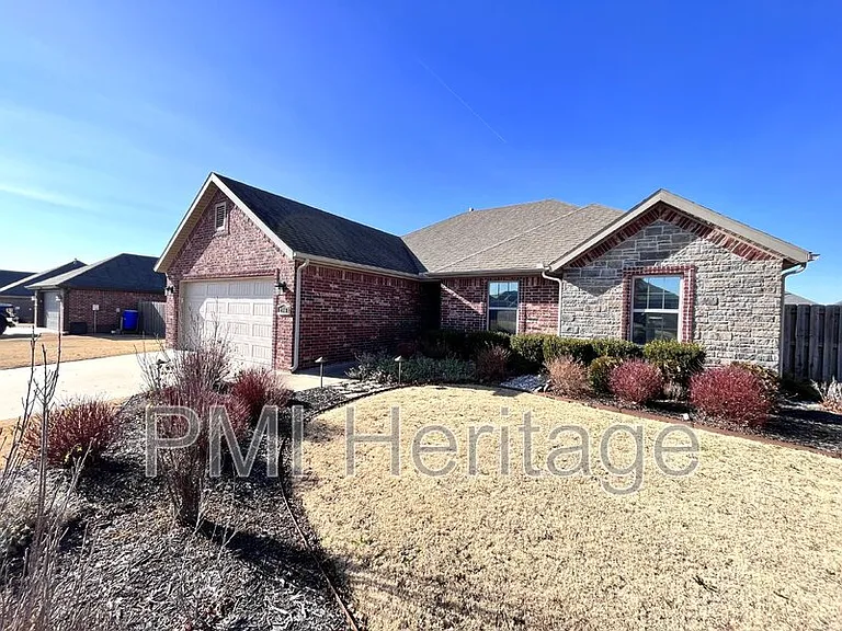 206 Peyton St — Photo 3