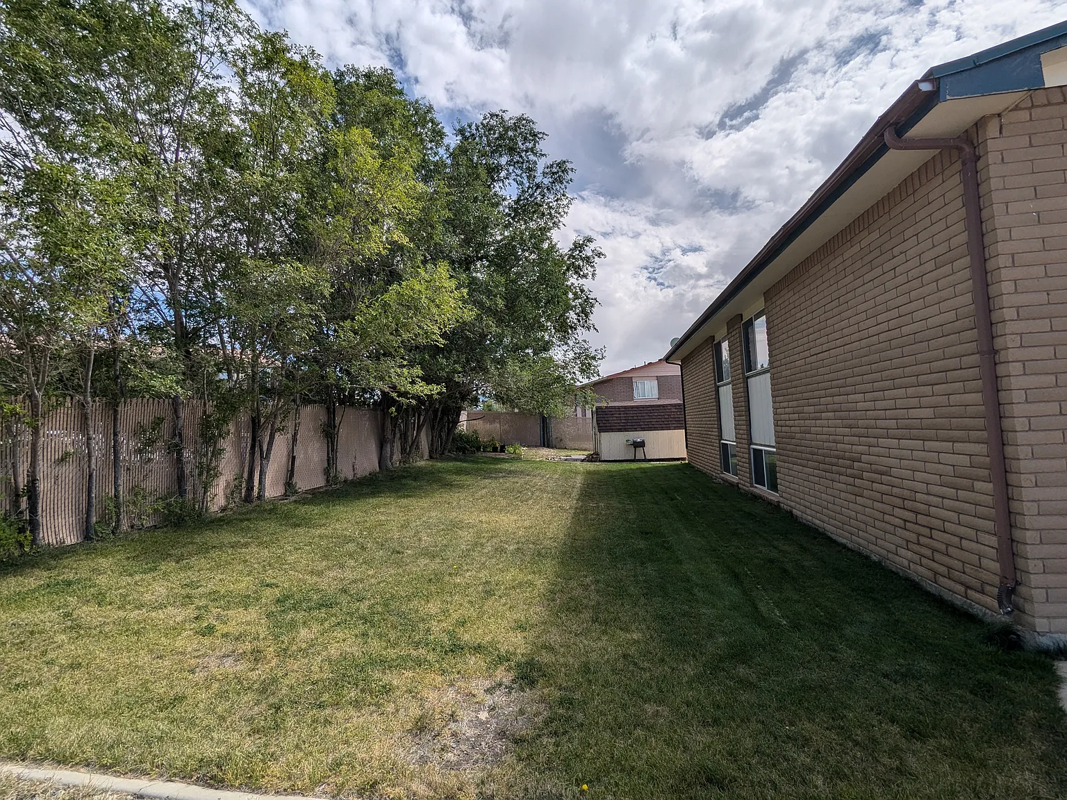 2 bed, 900 sqft, $895 — Photo 2