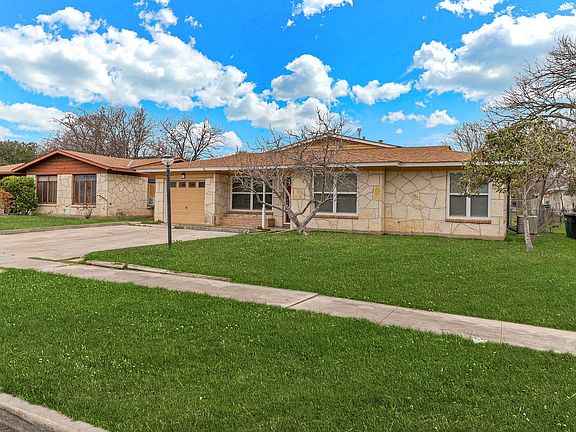4th image of 615 Burwood Ln