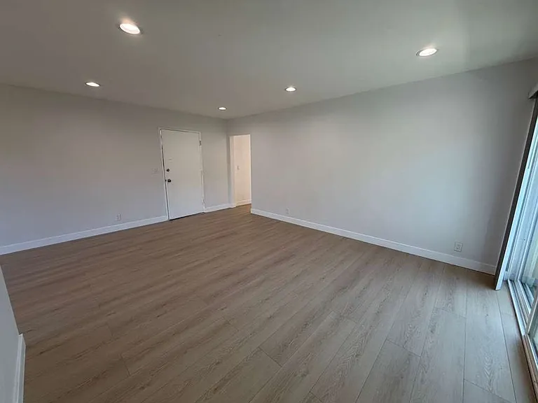 7607 Norton Ave — Photo 8