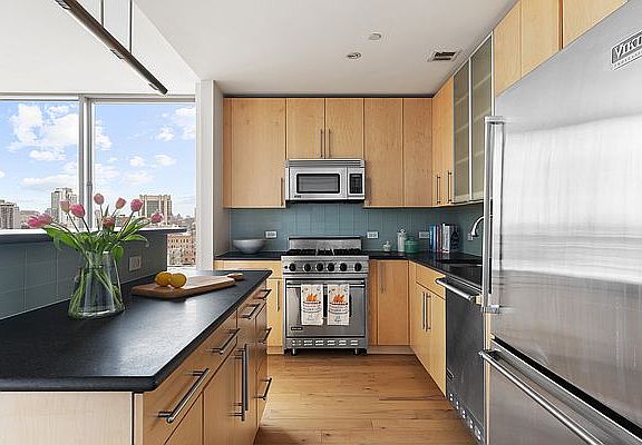 4th image of 40 W 116th St Ph A1203