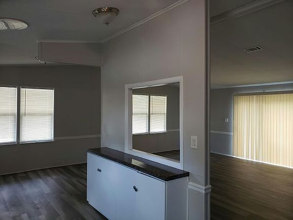 4th image of 117 Elm Ln #93