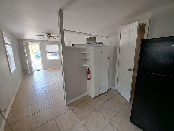 3rd image of 514 Avenue C NE APT 3