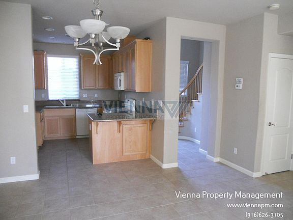 5th image of 430 Caravaggio Cir