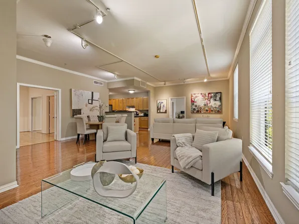 2305 Worthington St APT 328, Dallas, TX 75204