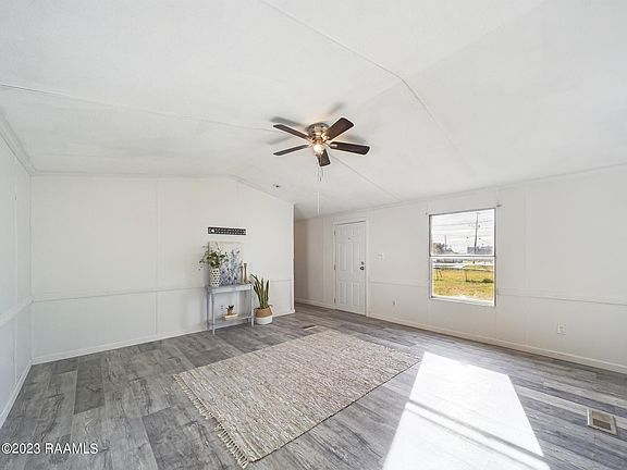 4th image of 1019 Mouton Ave