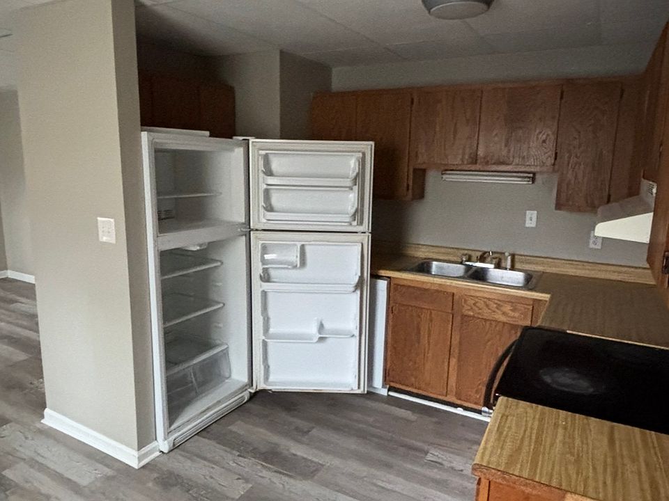 1st image of 392 Britton Ave APT 1