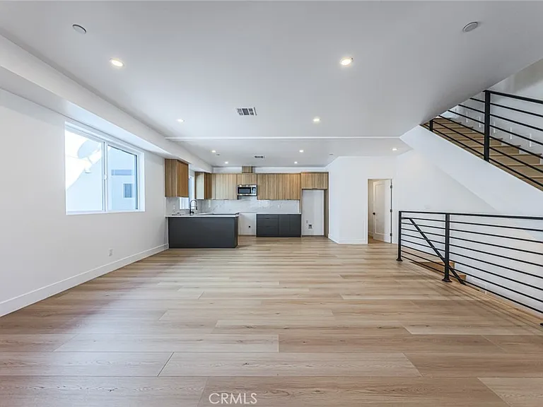 1237 N Orange Dr #B — Photo 19