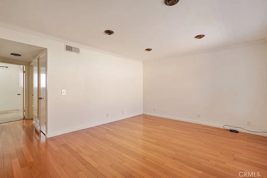 2 bed, 832 sqft, $2,600 — Photo 3
