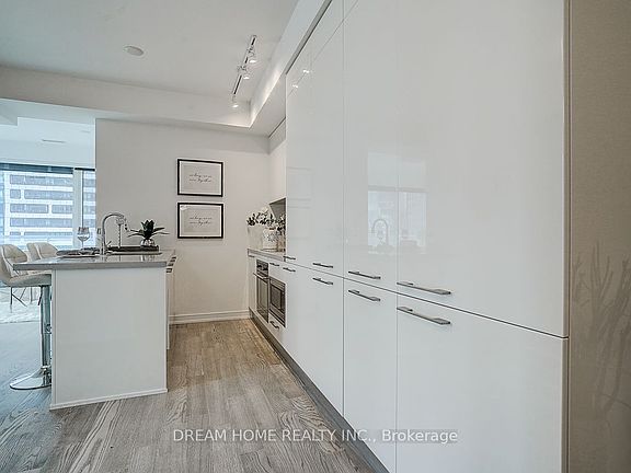 5th image of 3 Gloucester St #1809