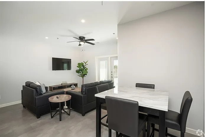 1 bed, 843 sqft, $1,195 — Photo 2