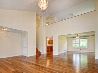 10202 Winding River Way, Louisville, KY 40229