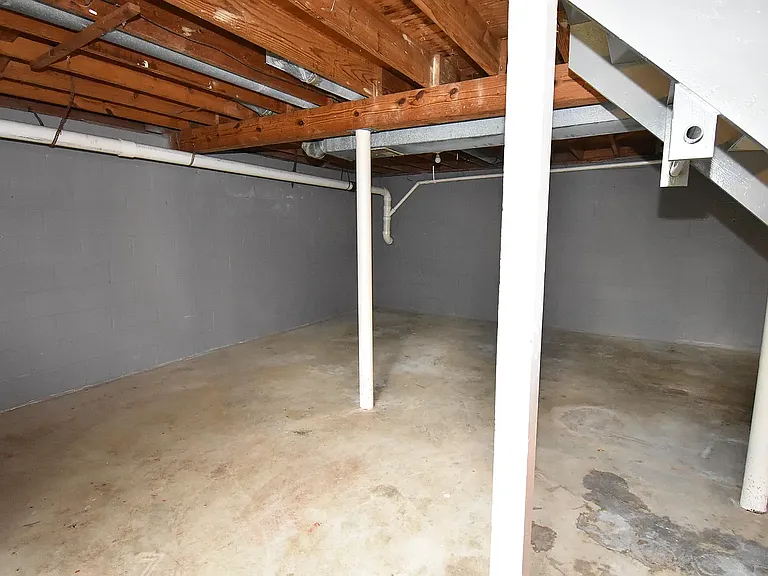 433 Anniston Dr — Photo 18