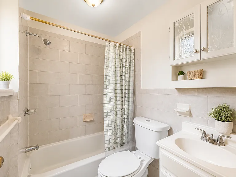 225-227 Clifton Ave #10A — Photo 3