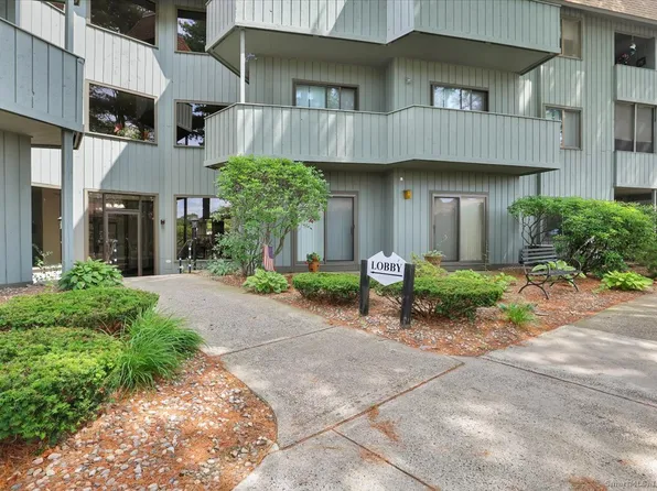 5 Hickory Hill #5, Southington, CT 06489