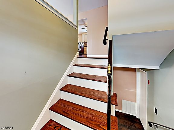 3rd image of 30 Beardslee Hill Dr