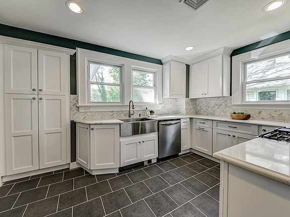 5th image of 509 Richmond Ave