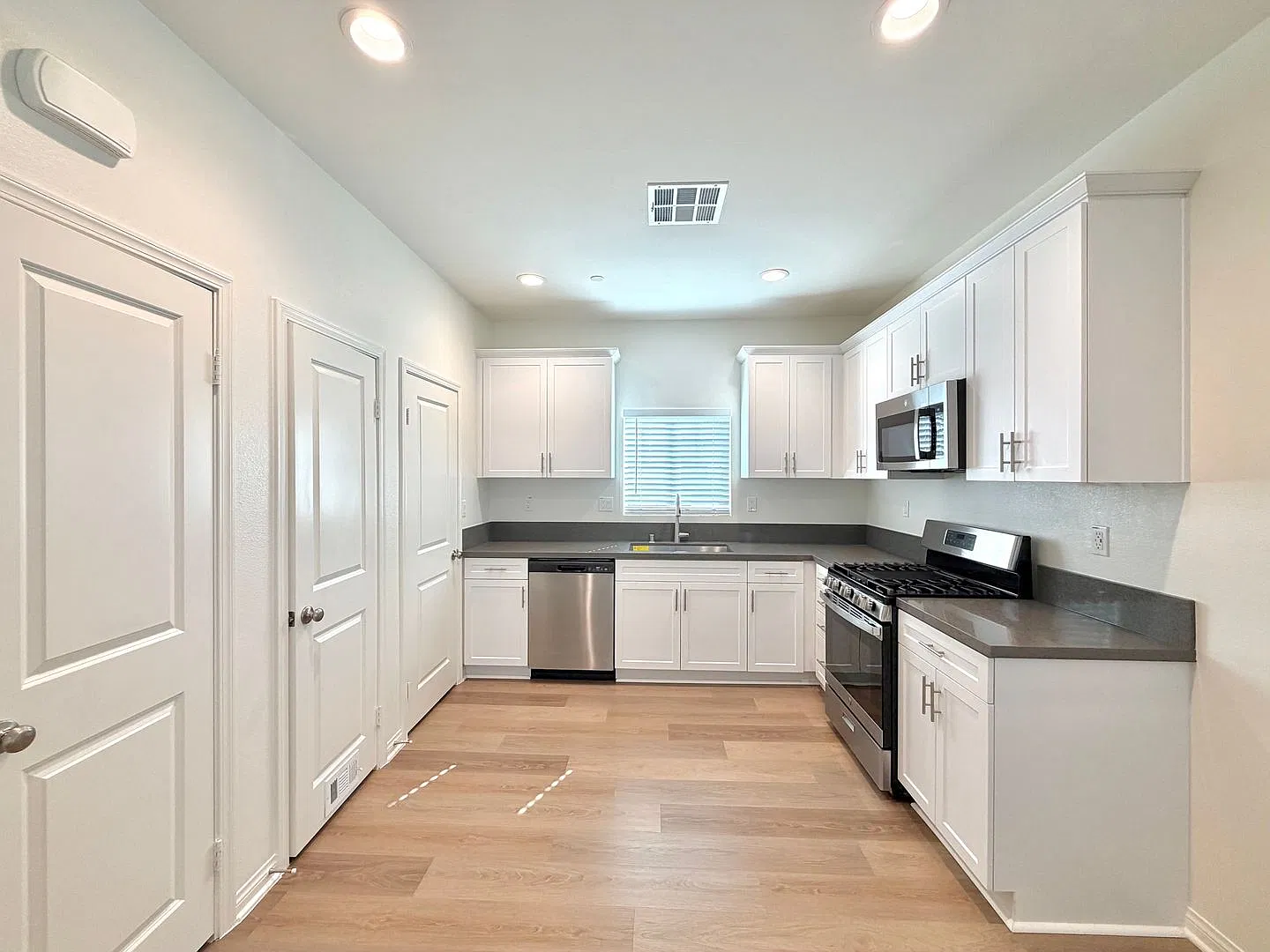 Two Bedroom, Two Bathroom available — Photo 1