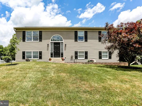 209 Cliff Ln, Elizabethtown, PA 17022