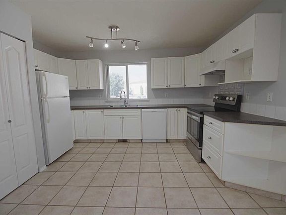 3rd image of 156 E Jerry Potts Blvd W