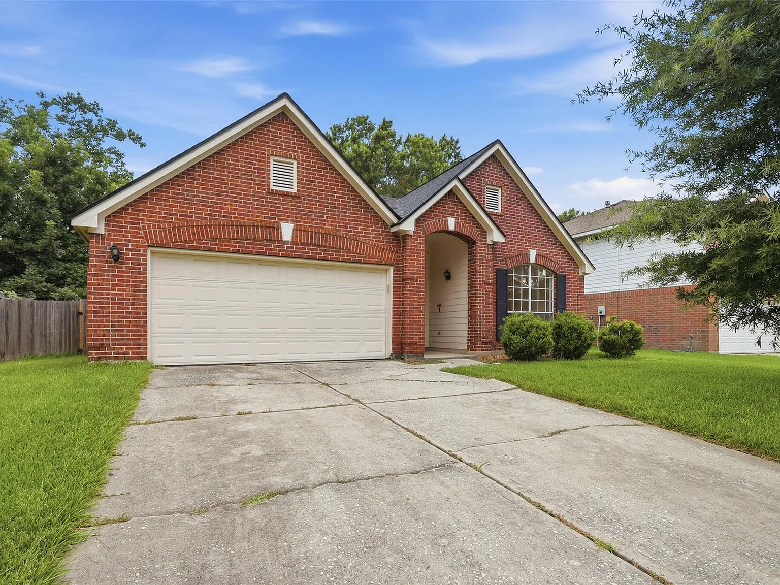 3 bed, 2.5 bath, 1976 sqft, $2,200 — Photo 3