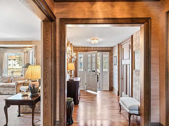 5th image of 585 3RD STREET SOUTH