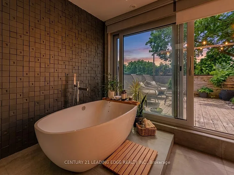 81 Dagmar Ave — Photo 39
