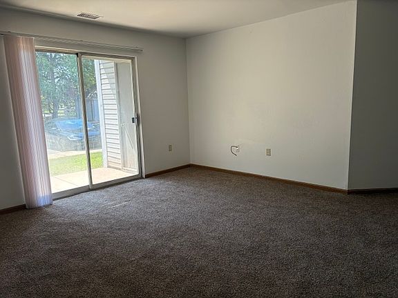 2nd image of 4616 S Park Ln #4616