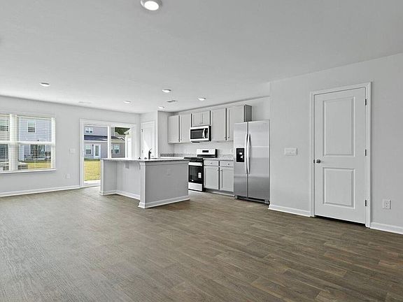 4th image of 338 Bluebell Way