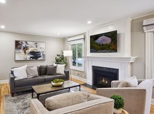 18000 Highland Ave, Deephaven, MN 55391