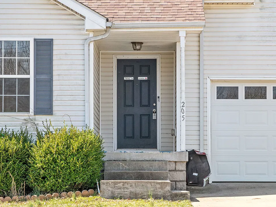 205 Grant Ave