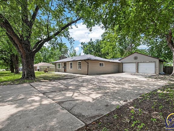 3rd image of 3015 SE Illinois Ave