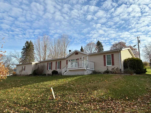 820 Dewhurst St, Mount Carroll, IL 61053