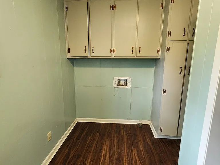 1218 Thomwal St — Photo 10