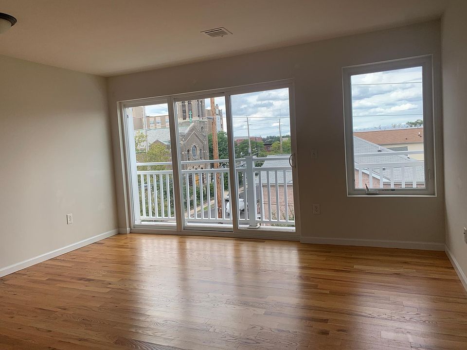 1st image of 42 Norfolk St #15