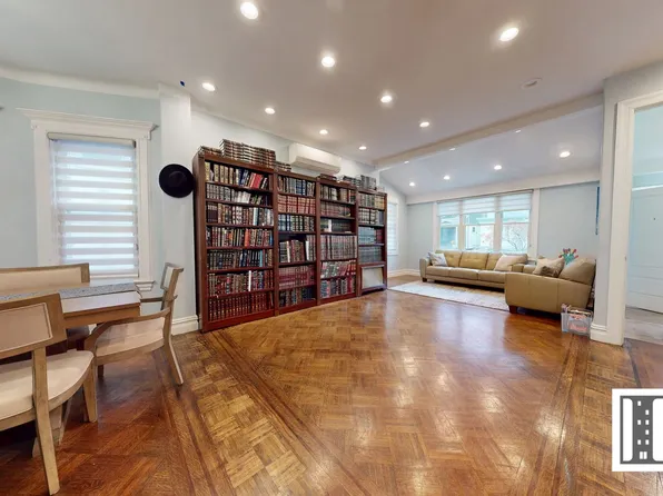 941 East 15th Street image 2 of 15