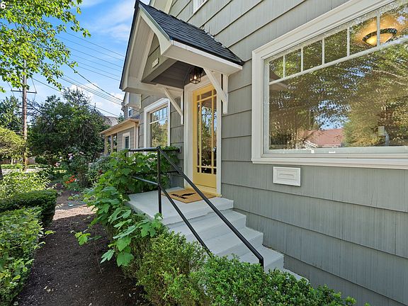 3rd image of 8719 SE 15th Ave