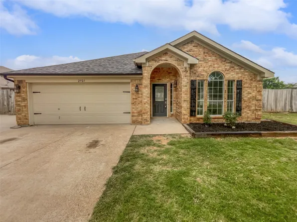 2921 Meandering Way, Granbury, TX 76049